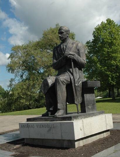 A.Vienuolio jubiliejui muziejuje surengta anykštėnų šeimų relikvijų paroda