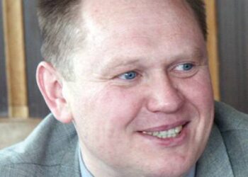 „Vyras juk žiūri į moters kojas, o apsaugininkė - ar kas ko nevagia“, - komentavo moterų darbą A.Antanavičius.