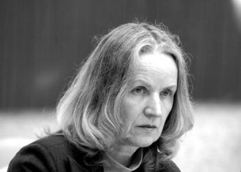 Antano Vienuolio gimnazijos direktorė Irena Adrukaitienė sako, kad ąžuolų sodinimas derintas net su architektais.