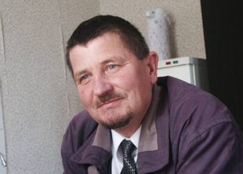 Anykščių rajono savivaldybės vadovai bei Anykščių PSPC darbuotojai sveikino ilgametį Troškūnų ambulatorijos gydytoją Rimondą Bukelį jubiliejaus proga.