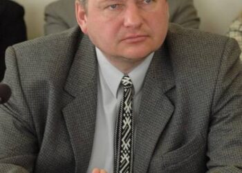Savivaldybės salėje liberaldemokratas Žilvinas Smalskas ragino posėdžio dalyvius prisidengti privatumu.