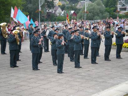 Anykštėnus rašytojo keliu per miestą lydėjo pučiamųjų orkestras