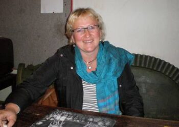 Mokytoja Rita Juodelienė sako, kad ir suaugusieji gali išmokti žaisti spalvomis.