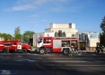 Ryte prie kultūros centro dirbo ugniagesiai – gelbėtojai.