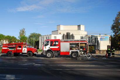 Ryte prie kultūros centro dirbo ugniagesiai – gelbėtojai.