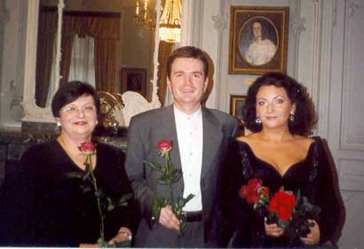 Rytoj Anykščiuose dainuos Rasa Juzukonytė (pirma iš dešinės)