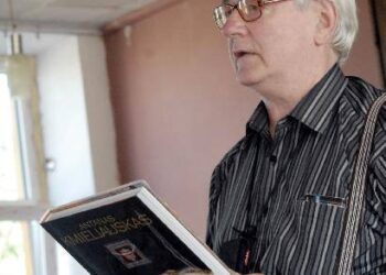 Parodoje menininkas Rimantas Dichavičius kalbėjo apie savo leidybinę veiklą garsinti talentingus menininkus leidžiant jų knygas.