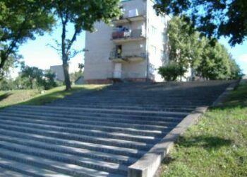 Pirminiais duomenimis, žmogus nužudytas prie šių laiptų į miesto parką