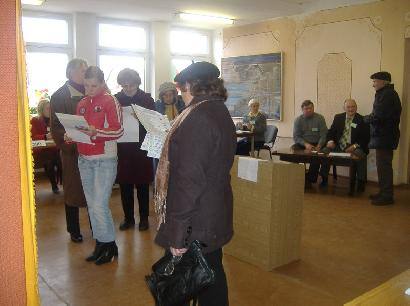 Renkant Seimą į rinkimų apylinkes atėjo mažesnė pusė rinkėjų. Svetos VITKIENĖS nuotr.