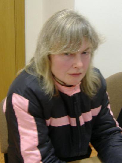 Aldona Kazanavičienė teisme teigė, kad kaimynas seksualiai priekabiavo ir, be to, pavartojęs smurtą, ją ketino į kapus nuvaryti.