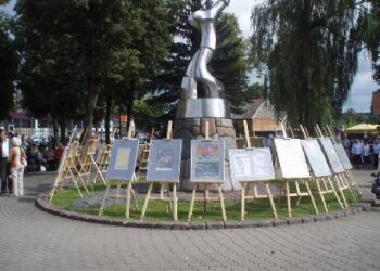 Mokinių piešinių paroda „Piešiu istoriją“ veiks iki sekmadienio. Autoriaus nuotr.