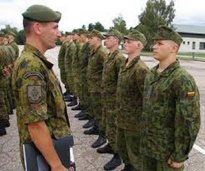 Į jaunesniųjų karininkų vadų mokymus bus šaukiami norą raštu pareiškę 18-32 m. amžiaus karo prievolininkai, studijuojantys aukštosiose mokyklose arba jas baigę.