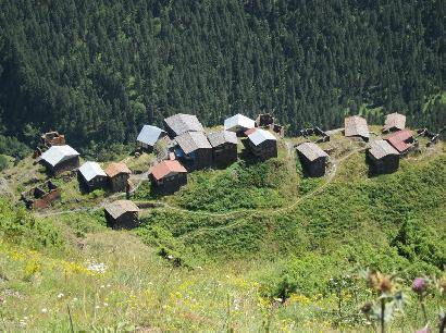 Daugumoje Tušetijos kaimų žiemomis nebūna nei gyvos dvasios. Rimgaudo ŠLEKIO nuotr.