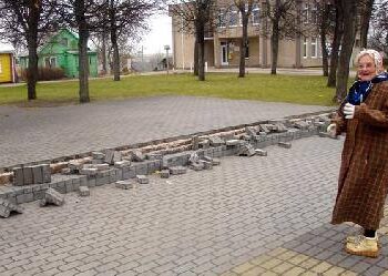 Kavarskiečius nuardytos plytelės ir piktino ir stebino. Algirdo GANSINIAUSKO nuotr.