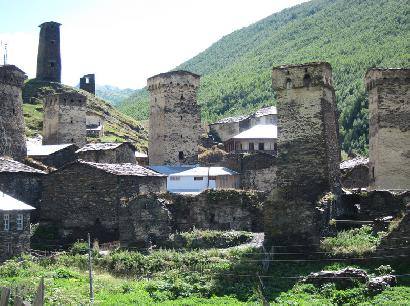 2200 m. aukštyje įsikūręs Ušguli kaimas - aukščiausia Europoje gyvenama vieta. Rimgaudo ŠLEKIO nuotr.