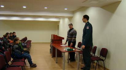 Su jaunaisiais policijos rėmėjais bendravo policininkas Valdas Palionis