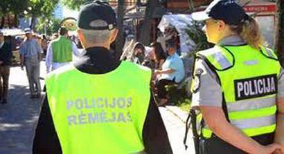 Policijos rėmėjai su maskuojamająja uniforma gali kai kuriems anykštėnams sukelti neigiamas emocijas.