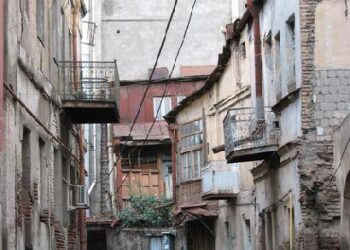 Į dalį Tbilisio gatvių investicijos dar neatėjo. Rimgaudo ŠLEKIO nuotr.