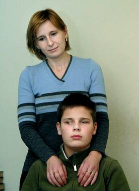 Joanai Prusinskienei ir jos aklam sūnui Normantui viltį, kad jis matys, suteikė Ufoje dirbantis profesorius. Padėkime jiems – juk greitai Kalėdos... Jono JUNEVIČIAUS nuotr.