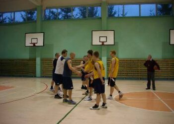 Rungtynės buvo atkaklios ir permainingos ir jas rezultatu 59:50 laimėjo Anykščių technologijos mokyklos mokiniai