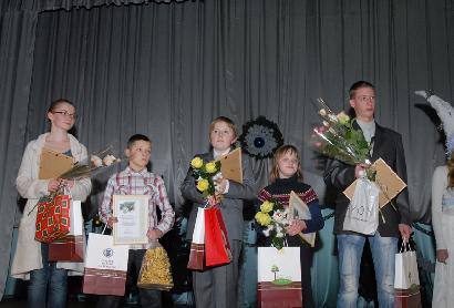 Premijos vaikams ir jaunimui „Už nuopelnus Anykščių kraštui“ laureatai (iš kairės) Emilija Musteikytė, Domas Krikščiūnas, Paulius Raškevičius, Milda Daunoraitė ir Modestas Girkus Autoriaus nuotr.