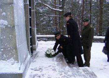 Pirmiausia kariškiai ir akademijos dėstytojai aplankė Jono Biliūno kapą.