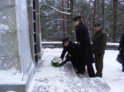 Pirmiausia kariškiai ir akademijos dėstytojai aplankė Jono Biliūno kapą.
