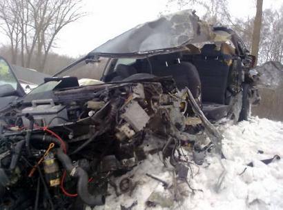 Iš lengvojo automobilio liko tik metalo laužas. DELFI nuotr.