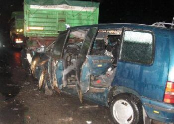 Eismo įvykio metu sužaloti RENAULT ESPACE vairuotojas (g.1968 m.) kupiškėnas ir keleivė, 1975 metais gimusi kupiškėnė. Anykščių policijos komisariato nuotr.