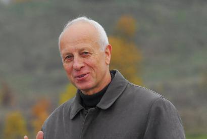 Anykštėnas Jonas Andriškevičius Lietuvos kariuomenei vadovavo 1993 - 1999 metais. Garbės diplomą geberolas ir jo žmona gavo už poelgį kai J.Andriškevičius tarnavo dar tarybinėje kariuomenėje.