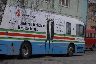 Paskutiniu metu bibliobusas buvo taip sutręšęs, kad net pametė kuro baką. Jono JUNEVIČIAUS nuotr.