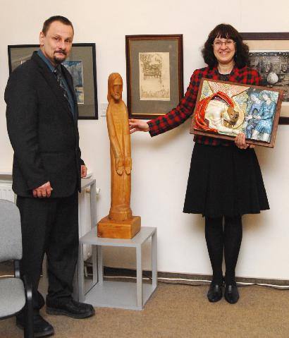Anykščių Sakralinio meno centras pasipildė naujais eksponatais. Skulptūrą ir staciją centrui dovanojo Amerikos lietuvė Marija Remienė.