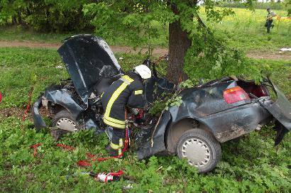 Avarijos metu iš automobilio „Audi“ liko tik metalo laužo krūva. Autoriaus nuotr.
