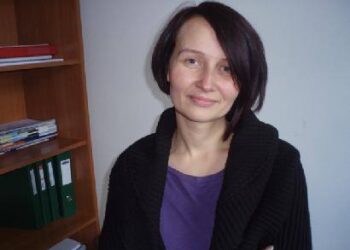 Gal būt savivaldybės administracijos Investicijų ir projektų valdymo skyriaus vedėja Lina Blažytė už viešųjų ryšių specialistės paslaugas moka savo lėšomis....