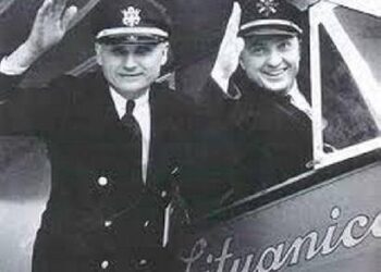 1933 metais lakūnai Steponas Darius ir Stasys Girėnas žuvo perskridę Atlantą.