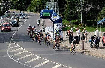 Dviratininkų vidutinis greitis Anykščiuose siekė apie 50 - 70 km/val. Alfredo MOTIEJŪNO nuotr.