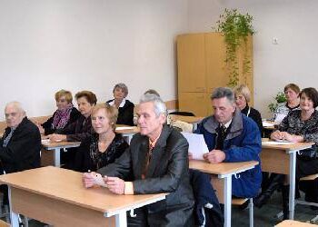 Toje pačioje klasėje po 44–erių metų... Autoriaus nuotr.
