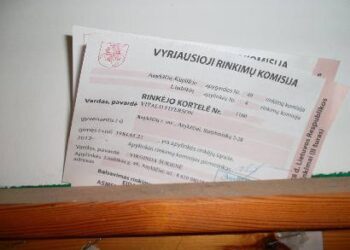 Balsuoti žmonės kviečiami ir tokiu būdu. Justo NAVAŠINSKO nuotr.