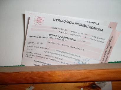 Balsuoti žmonės kviečiami ir tokiu būdu. Justo NAVAŠINSKO nuotr.