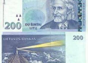 Norėdamas išvengti protokolo Arkadijus Žigalovas pareigūnams pasiūlė 200 Lt kyšį.