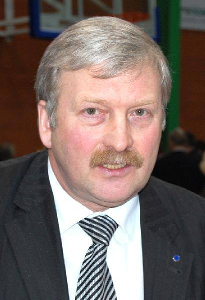 Ignalinos meras Bronis Ropė teigia, kad Anykščių valdžios ketinimams į šilumos ūkį įsileisti privatininkus, anykštėnai privalo priešintis visomis jėgomis. Ilgiausiai Lietuvoje meru dirbančio B. Ropės įsitikinimu atėjus privatininkams Anykščiuose šiluma da