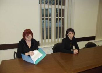 Mokytojos Svetlana Šerelienė ir Daiva Verbickienė sutinka bylą baigti taikos sutartimi su sąlyga, kad jos iš vienos gimnazijos į kitą būtų perkeltos nuo 2012 metų rugpūčio 31 dienos. Autoriaus nuotr.