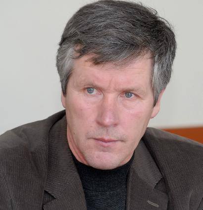 Anykščių kelių ruožo vyr. inžinierius Rimantas Vizbaras sakė, kad vairuotojai prisnigus turi būti atidūs rajoniniuose keliuose, nes pirmiausia valomi krašto ir magistraliniai keliai. Autoriaus nuotr.