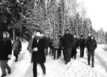 Eisena su Tiberiados brolių talismanu asiliuku - einame kalbėdami rožinį.