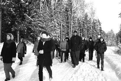 Eisena su Tiberiados brolių talismanu asiliuku - einame kalbėdami rožinį.