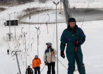 Tik įjungus keltuvą slidinėjo keliolika slidininkų. Autoriaus nuotr.