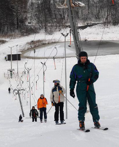 Tik įjungus keltuvą slidinėjo keliolika slidininkų. Autoriaus nuotr.