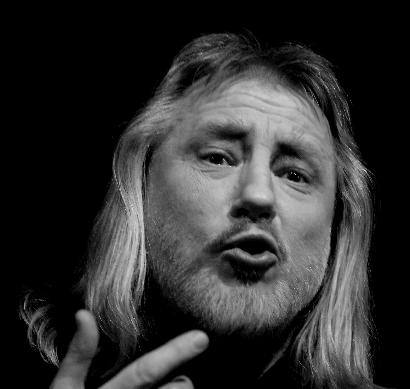 Aktorius Algirdas Latėnas įsijautė į Antano Strazdo ir Pauliaus Širvio poeziją. Autoriaus nuotr.