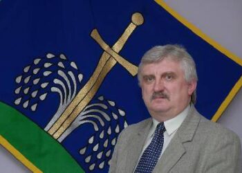 Kavarsko seniūnas Algirdas Gansiniauskas: „Dieve mano...Gerai, kad kelią vis dėlto nuvalė. O taip ant dūšios ir būtų žmogaus mirtis...“ Jono JUNEVIČIAUS nuotr.