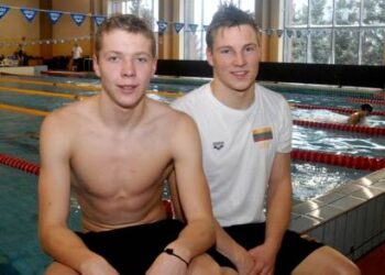 Šiandien rytiniame plaukime anykštėnas Lietuvos plaukimo meistras Dominykas Spudvilas pateko į 200 m. plaukimo laisvu stiliumi finalą ir vakare kovos dėl medalių. Jo draugas pirmaatskyrininkas Dalius Šiaučiūnas irgi siekia pergalių. Autoriaus nuotr.